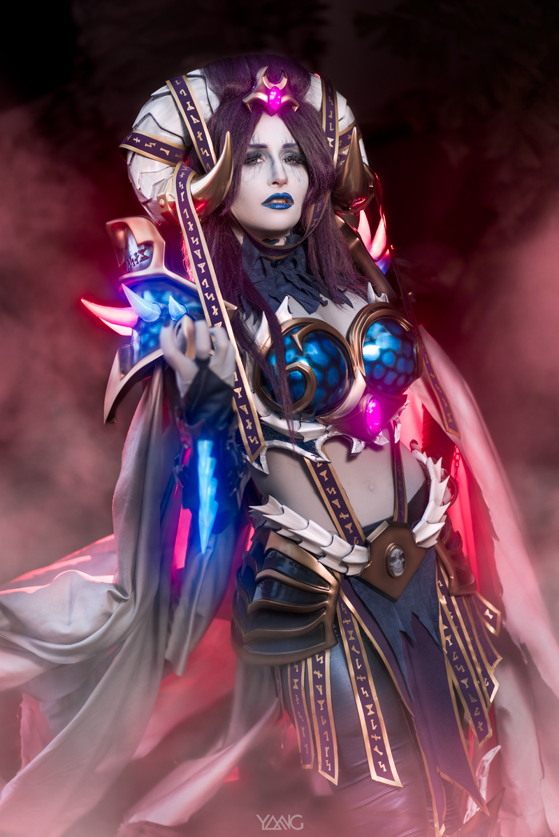 Illustration for article titled World Of WarCraft Cosplayers Are Out Here Re-Writing Canon